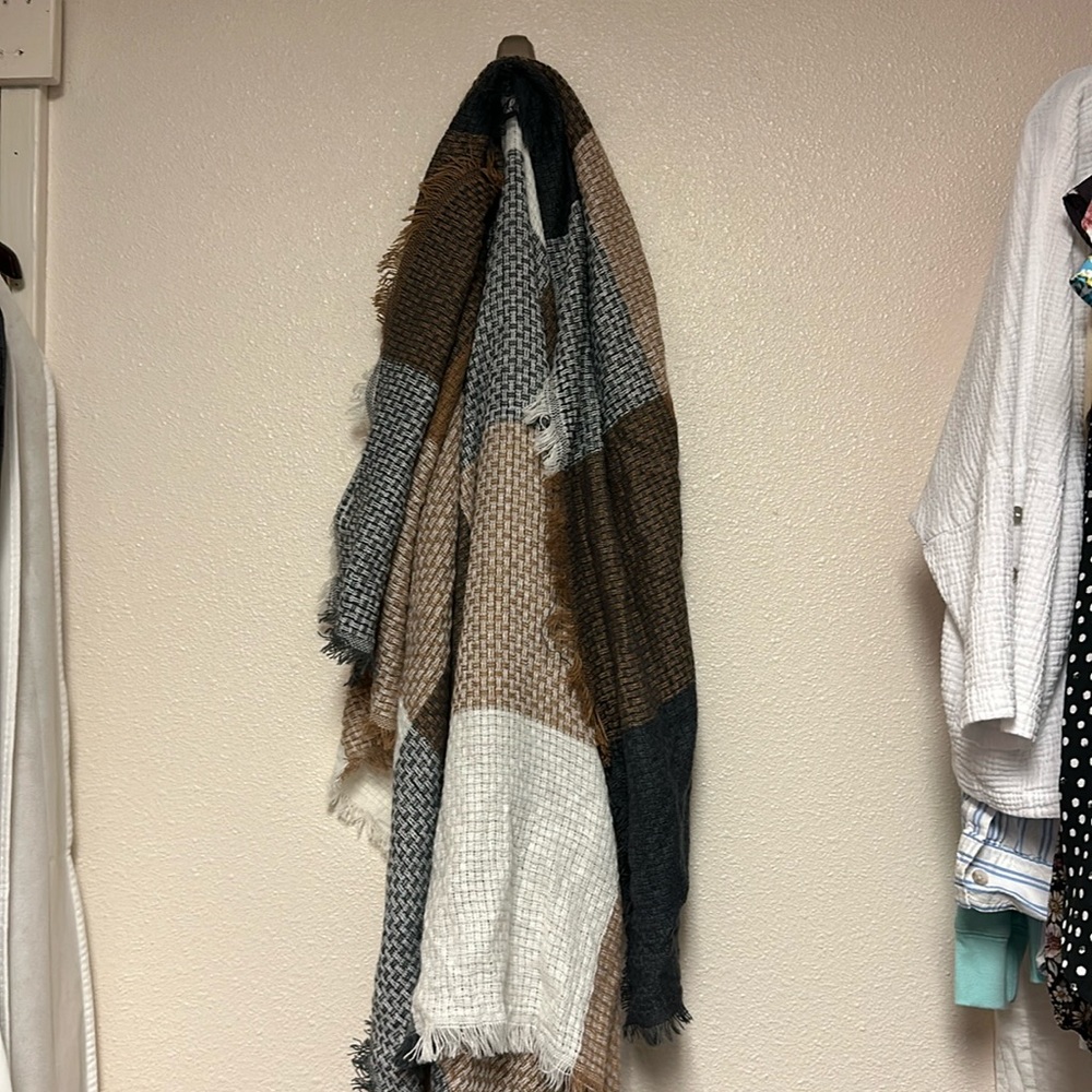 Square scarf